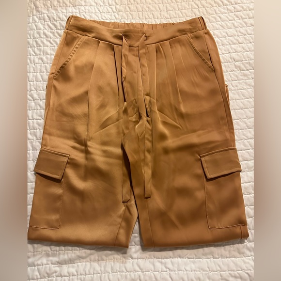 ‼️SOLD‼️ 🧡Rachel Zoe Satin Pleated Cargo Pants - NWOT - Size: Small - Picture 2 of 4